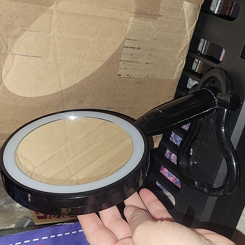 Conair mirror with battery - Picture 2 of 6